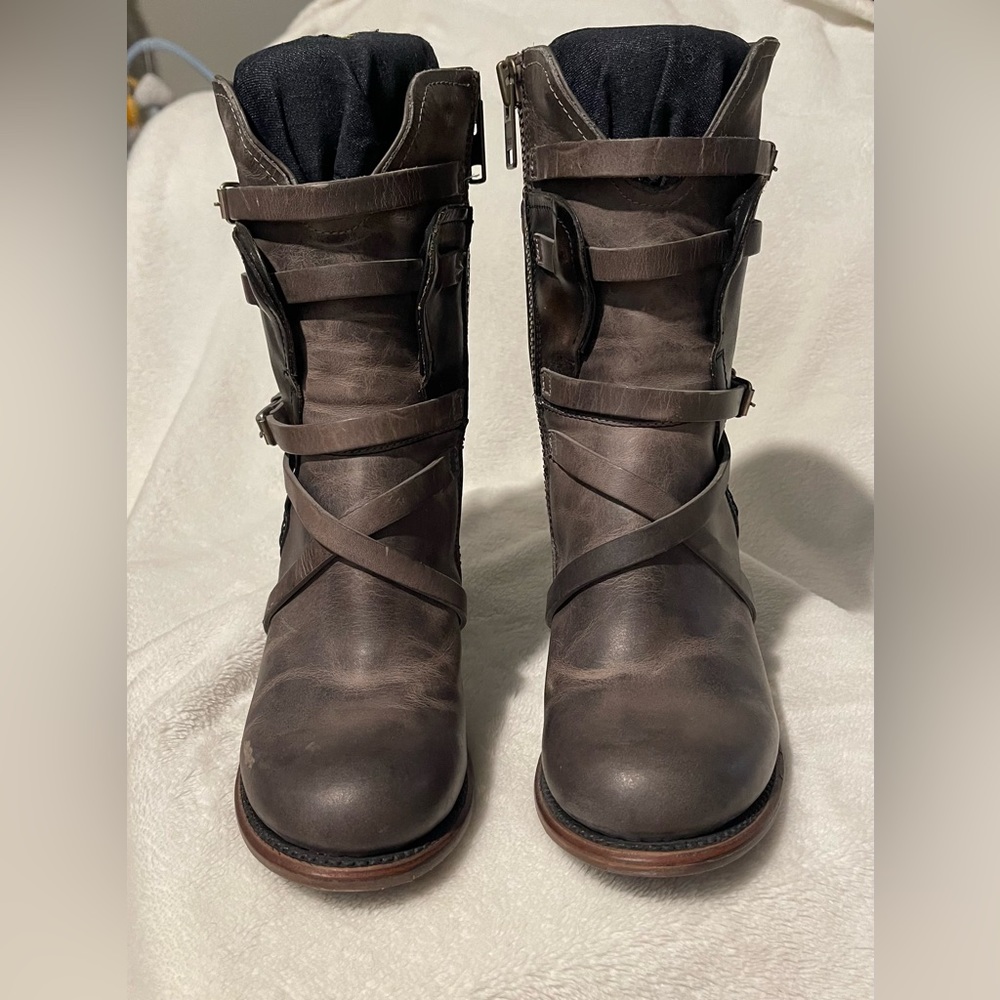 FREEBIRD Baker color stone size 9 boots